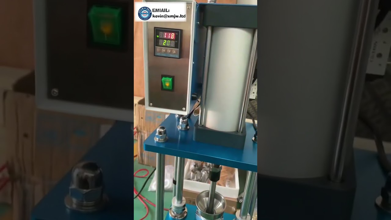 Small vertical injection molding machine wire switch charging plug object ABS PP PE 10g plastic mate